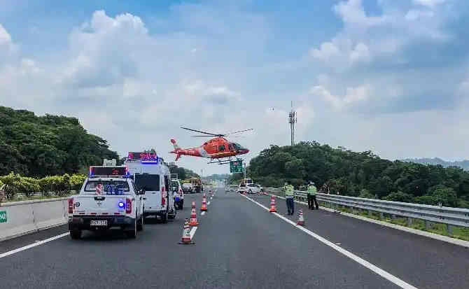 茫崖高速公路汽车救援案例